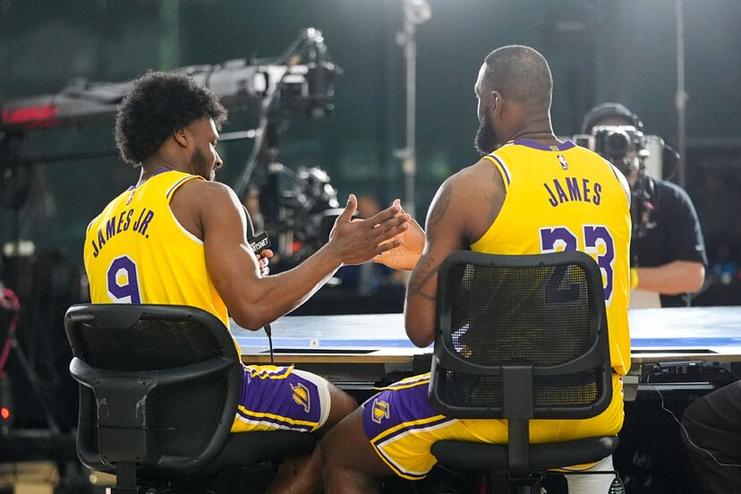 Ensimmäistä kertaa NBA:n historiassa isä ja poika kilpailevat samalla lavalla